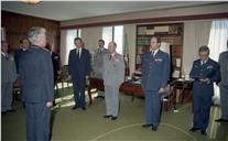 Condecoração pelo general Fontes Pereira de Melo pelo chefe do Estado Maior General das Forças Armadas (CEMGFA), general Soares Carneiro.
