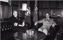 Visita de cumprimentos do comandante Supremo Aliado do Atlântico (SACLANT) ao chefe do Estado Maior General das Forças Armadas (CEMGFA), general Soares Carneiro.