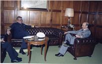Visita de cumprimentos do ministro da Marinha do Brasil, almirante Mário César Flores, ao chefe do Estado Maior General das Forças Armadas (CEMGFA), general Soares Carneiro.