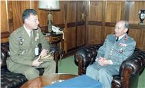 Visita de cumprimentos ao CEMGFA do Presidente da Comissão Espanhola à Conferência dos Estados Maiores Peninsulares, GEN António Romero Ales.