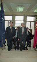 Cumprimentos ao Ministro da Defesa António Vitorino do Secretário Geral da NATO Javier Solana