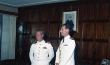 Condecoração do diretor do Armamento francês pelo chefe do Estado Maior General das Forças Armadas (CEMGFA), general Melo Egídio.