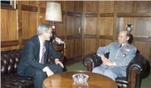 Visita de cumprimentos do Embaixador da Argélia ao chefe do Estado Maior General das Forças Armadas (CEMGFA), general Soares Carneiro.