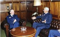 Visita de cumprimentos do general John T. Chaine JR ao chefe do Estado Maior General das Forças Armadas (CEMGFA), general Lemos Ferreira.