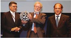 Fotografia - Paul Collier na Cerimónia de Entrega de Prémios da Conferência do Estoril