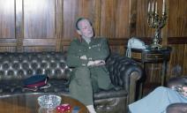 Cumprimentos do general Jack Harman, do Exército britânico e segundo comandante Supremo Aliado da Europa, ao chefe do Estado Maior General das Forças Armadas (CEMGFA), general Melo Egídio.
