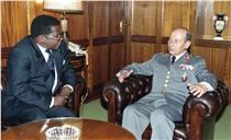 Visita de cumprimentos do presidente da RENAMO (Resistência Nacional de Moçambique), Afonso Dlhakama, ao chefe do Estado Maior General das Forças Armadas (CEMGFA), general Soares Carneiro.