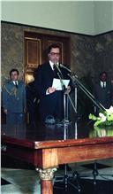 Condecoração do chefe do Estado Maior General das Forças Armadas), general Melo Egídio, pelo ministro da Defesa Nacional, Mota Pinto.