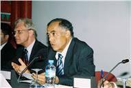 Fotografia -  Abdallah Saaf na Sessão de abertura no seminário regional "Societe Civil, Droits de l'Homme et Democratie" (Sociedade Civil, Direitos do Homem e Democracia) do EuroMeSCo 