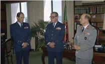 Apresentação de cumprimentos do vice-chefe do Estado Maior General das Forças Armadas (VCEMGFA), general Mendes Dias ao CEMGFA, general Soares Carneiro.
