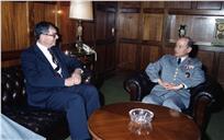 Visita de cumprimentos do embaixador dos EUA, Everett Elis Brigcs, ao chefe do Estado Maior General das Forças Armadas (CEMGFA), general Soares Carneiro.