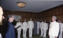Condecoração do adido militar espanhol pelo chefe do Estado Maior General das Forças Armadas (CEMGFA), general Lemos Ferreira, com a presença do VCEMGFA, general Soares Carneiro.