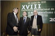 Fotografia - Álvaro Vasconcelos, Miranda Calha e José Calvet de Magalhães na XVIII Conferência Internacional de Lisboa, por IEEI